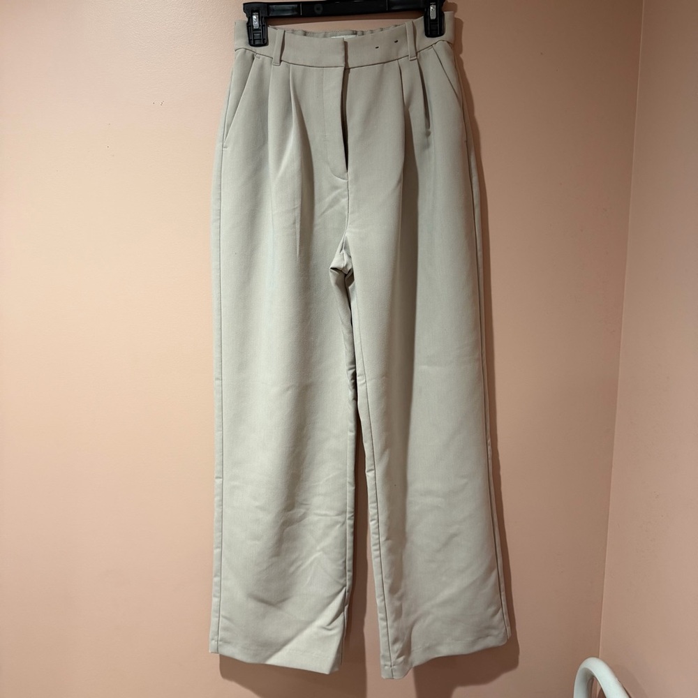 Abercrombie & Fitch Women's Cream Straight Leg Pants